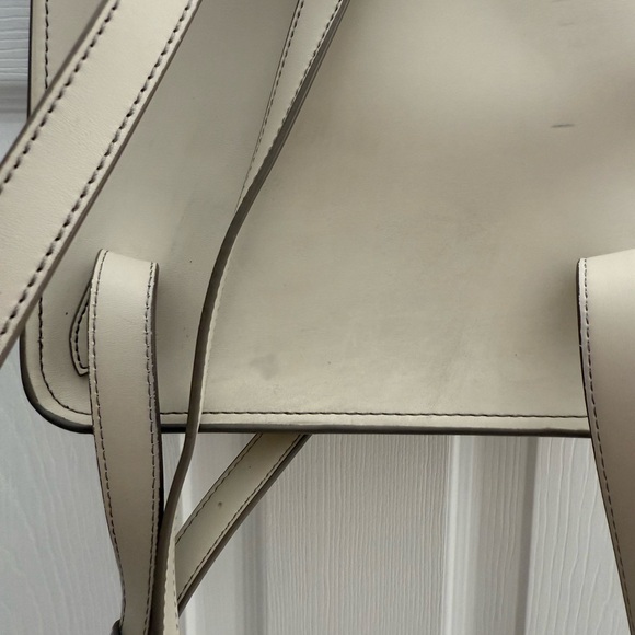 ANNE KLEIN Ivory Small BackPack with Gold Lion Heads faux leather adjustable - Picture 7 of 9